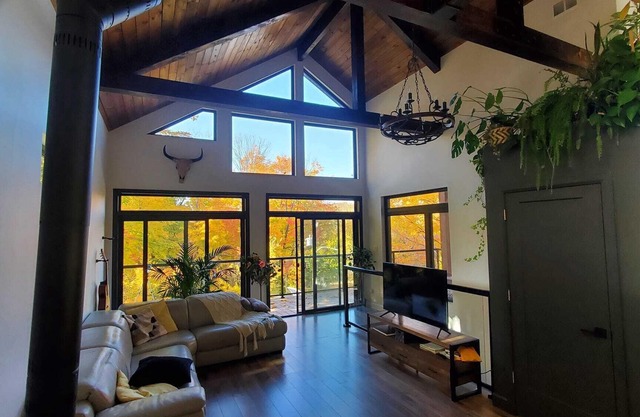 Chalet Ski Bromont: Elegant, Cozy and Convenient