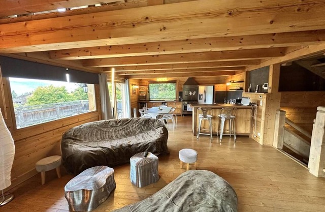 Chalet, ski lifts base, sauna, terrace, balcony, fireplace or stove, tv, 160m², Villard de Lans