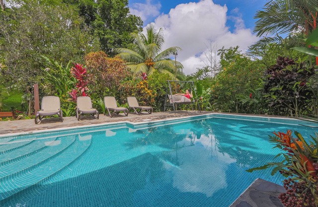 Chalet with exuberant gardens, r and farm 4 Bukala Village Lodge