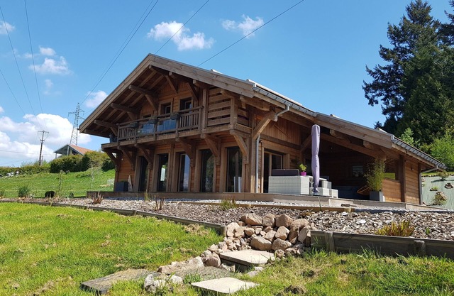 Chalets du Costet - quiet location -jacuzzi/sauna -lake view -near the slopes