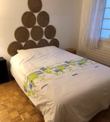 Chambre au calme dans résidence avec terrain de tennis