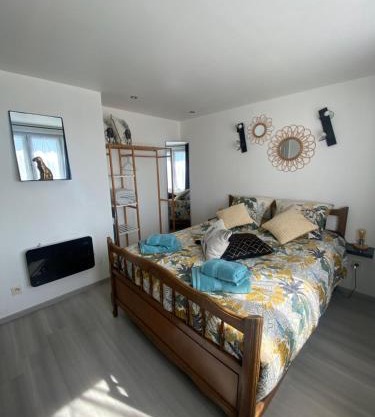 Chambre safari individuelle avec partie commune A 6min de l A26 et 15 min de stOmer, lumbres et aire sur la lys