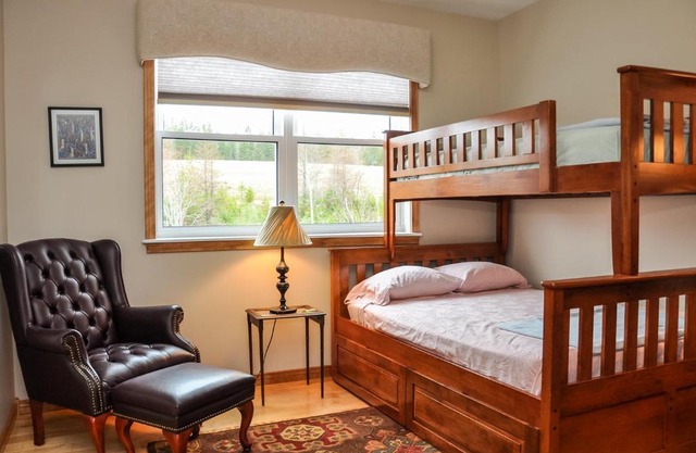 Chanterelle Inn & Cottages featuring Restaurant 100 KM