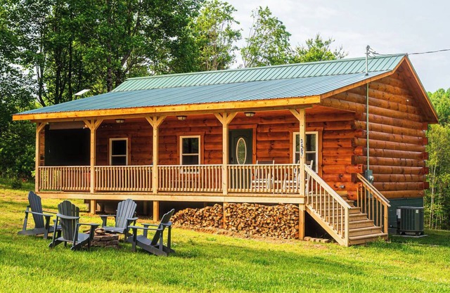 Chantilly Ridge. Hot Tub, Wifi, Near Blue Ridge Parkway