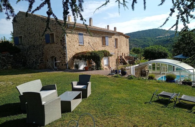 Character cottage in Haute Provence