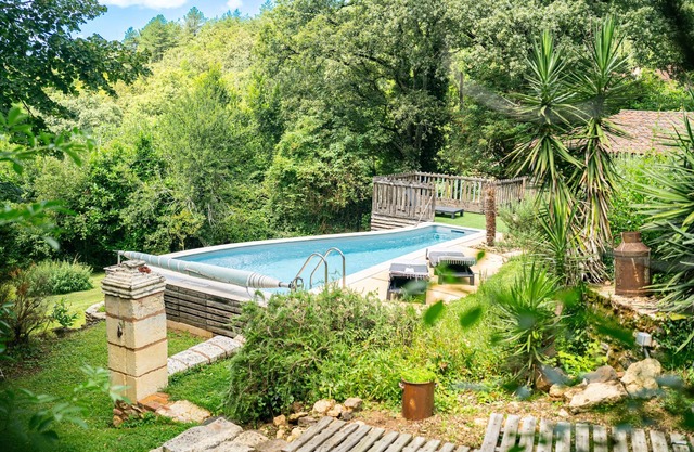 Charm & Tranquility in the heart of Périgord Noir with private heated pool