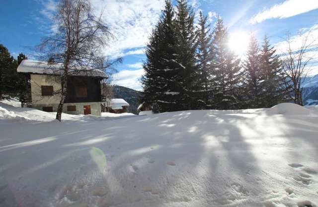 Charmant 2 pièces au rez-de-chaussée d'une petite résidence au centre de Chandolin. Hall d'entrée, 1