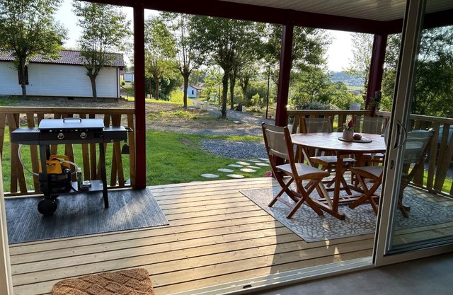 Charmant chalet avec spa à Hasparren, 50 m², piscine partagée