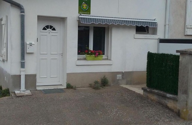 Charmant Gîte Moderne avec Terrasse, Proche Épinal & Nancy, Idéal pour Motards & Randonnées - FR-1-589-262