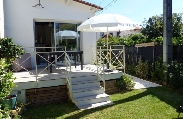 Charming house in Centre St Georges, 100m from the beach/shops and close to Royan.