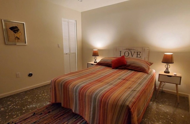 Charming 1Bed+1Bath A House Parking+Laundry