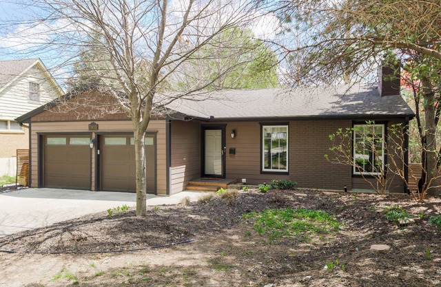 Charming 1-bedroom apartment with AC, WiFi in welcoming Prairie Village
