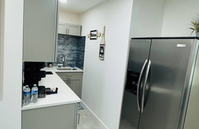 Charming 1-bedroom apartment with WiFi, AC in wonderful West Palm Beach