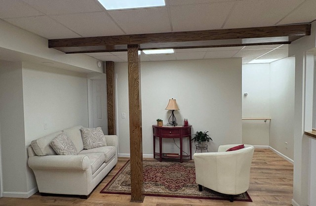 Charming 1-bedroom apartment with WiFi and AC in elite area of Greenfield, MA