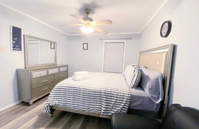 Charming 1-bedroom apartment with WiFi, AC in delightful Dallas