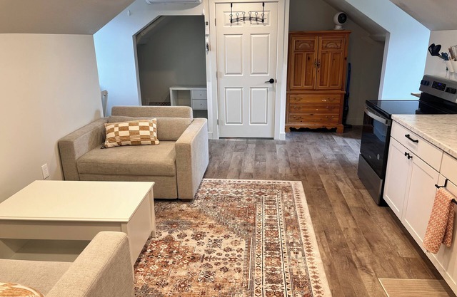 Charming 1-bedroom apartment with AC, WiFi in Draper - Skiing & Mountain Biking