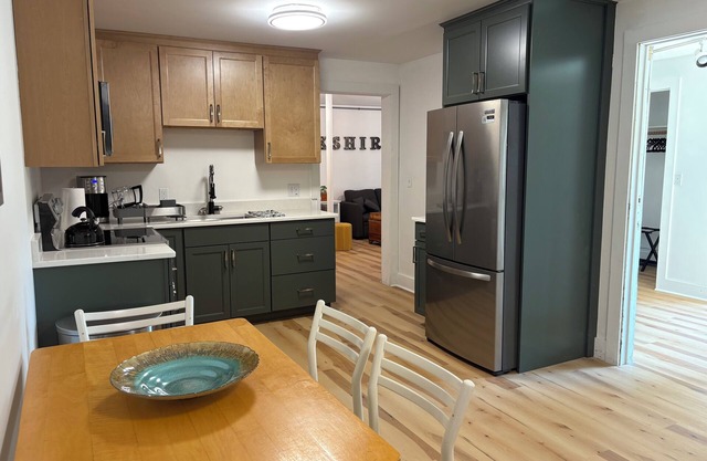 Charming 1-bedroom apartment in Lee close to all Berkshire Attractions.