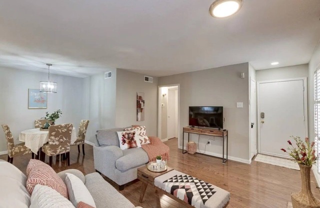 Charming 1-bedroom condo in North Dallas next to Addison