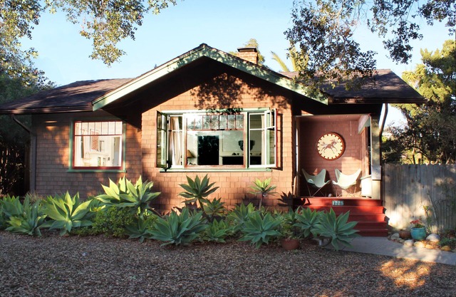 Charming 1917 Craftsman Bungalow - Full Garden & Hot Tub, 6 blocks to Downtown