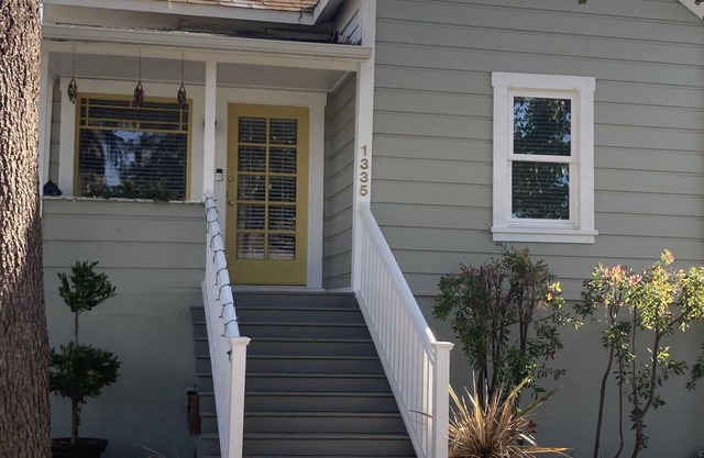 Charming 1920's cottage in St. Helena - walk to town