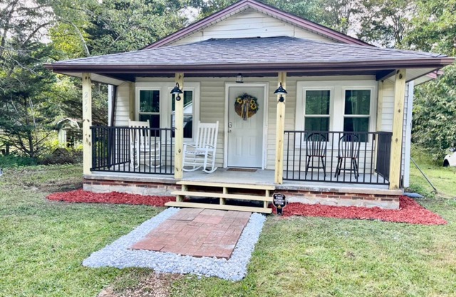 Charming 1940’s Ronda House Wilkes County NC Stone Mountain , wineries , NASCAR