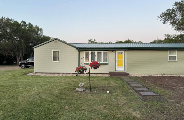 Charming 2-bedroom house with WiFi, AC in Wessington Springs