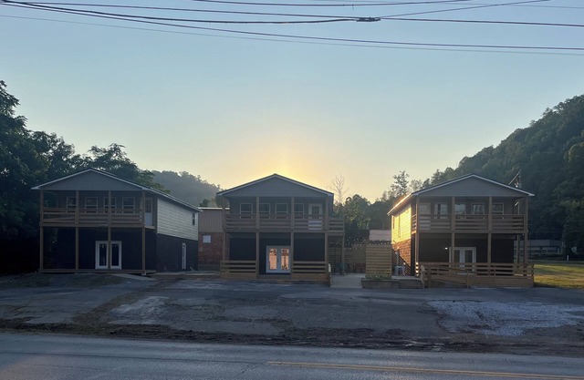 Charming 2-bed/1 bath apartment in Logan near HMTS, dining, and shopping