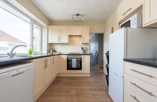 Charming 2-Bed Detached Home in Radyr