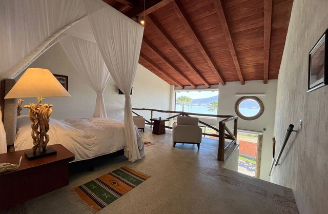 Charming 2-bedroom apartment with AC, WiFi in fabulous San Juan Cosalá, kitchen
