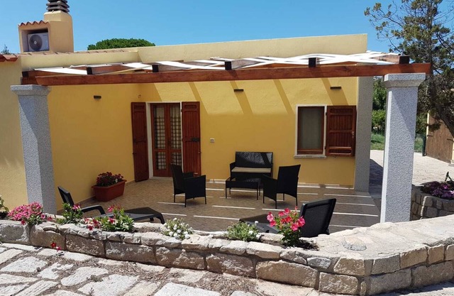 Charming 2-bedroom cottage in welcoming La Maddalena with AC, WiFi