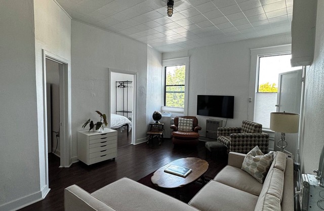 Charming 2-bedroom apartment in marvelous Chewelah with AC, WiFi