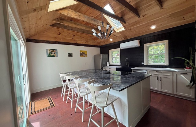 Charming 2-bedroom country village house with AC in East Woodstock