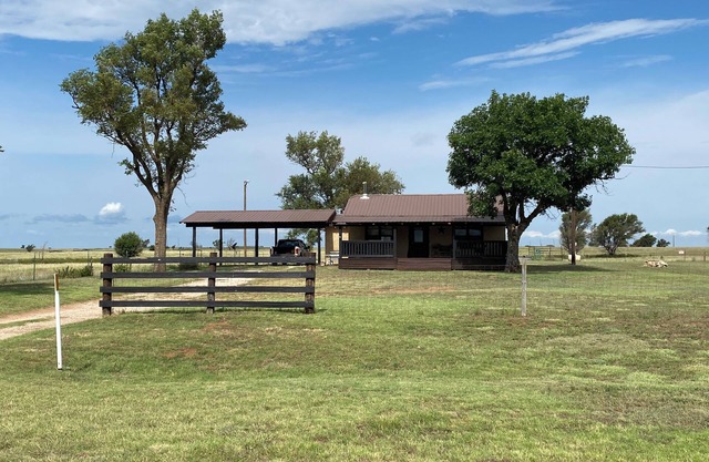 Charming 2-bedroom farmhouse in Shamrock, TX