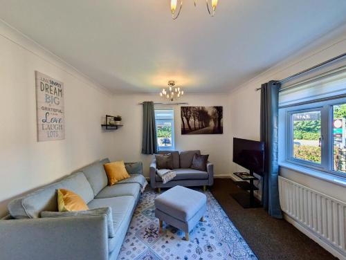 Charming 2-Bedroom Flat With Parking