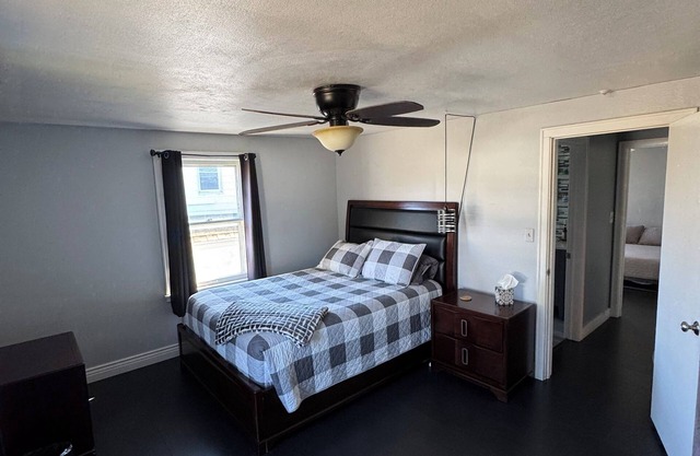 Charming 2-bedroom house in delightful Binghamton with AC