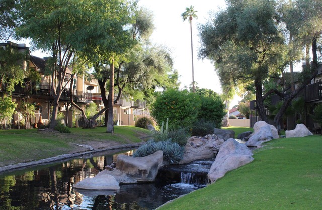 Charming 2-bedroom home by the water with WiFi, fitness room in brilliant Mesa