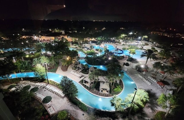 Charming 2-bedroom resort with AC, WiFi in delightful Kissimmee.