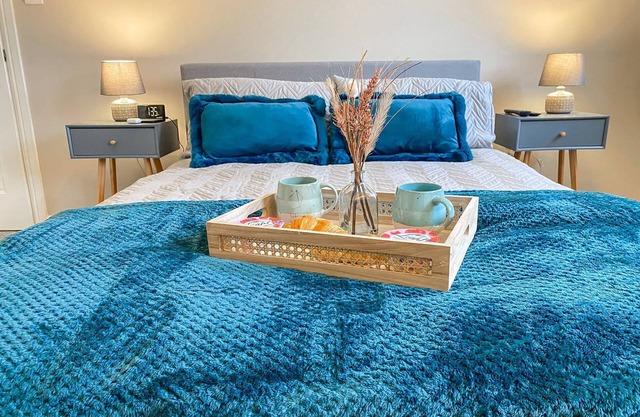 Charming 2 bedroom Town House - Lichfield City Centre