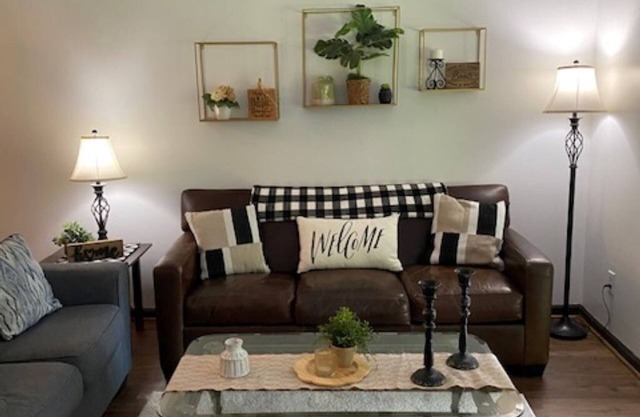 Charming 2-bedroom townhome in delightful New Bern with WiFi, AC