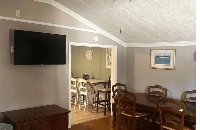 Charming 2-bedroom house with full access to Cotton Patch Landing Marina!