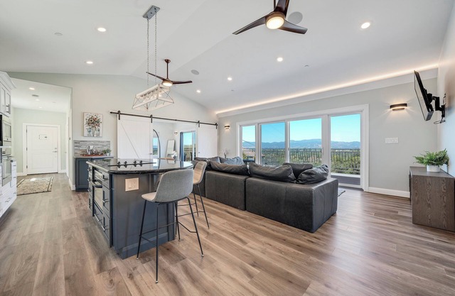 Charming 2-bedroom Villa w/The best view in Napa - Month long stays