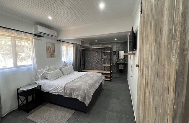 Charming 2-bedroom house in welcoming Saint Lucia. Home away from home!