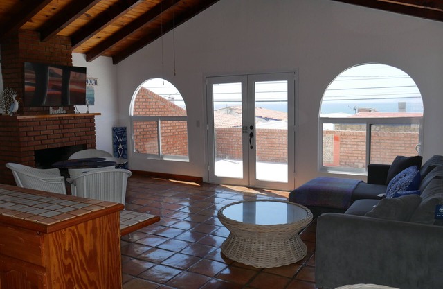 Charming 2-bedroom house with WiFi in San Antonio del Mar