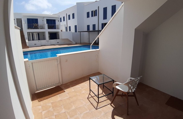 Charming 2BR/2BA apartment with pool - 32 nights minimum!