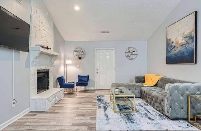 Charming 2BR Home in a Convenient Location