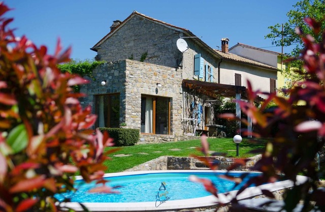 Charming 2BR Villa with pool for 4+1, for small groups, pet-friendly