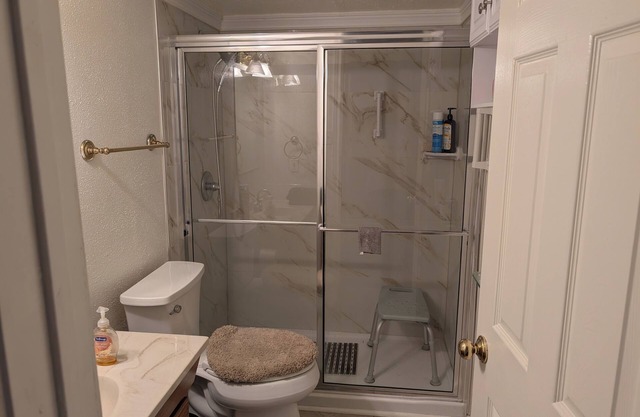 Charming 3-bedroom townhome in welcoming Community of Q.V. in Missouri City