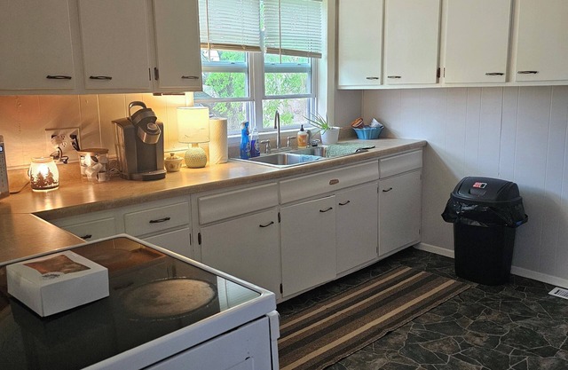 Charming 3-bedroom country house with AC, WiFi in Lancaster.