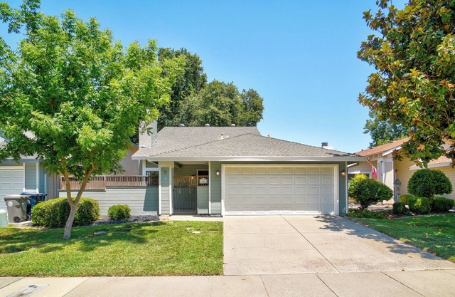 Charming 3-bedroom house in delightful Sacramento with AC, WiFi