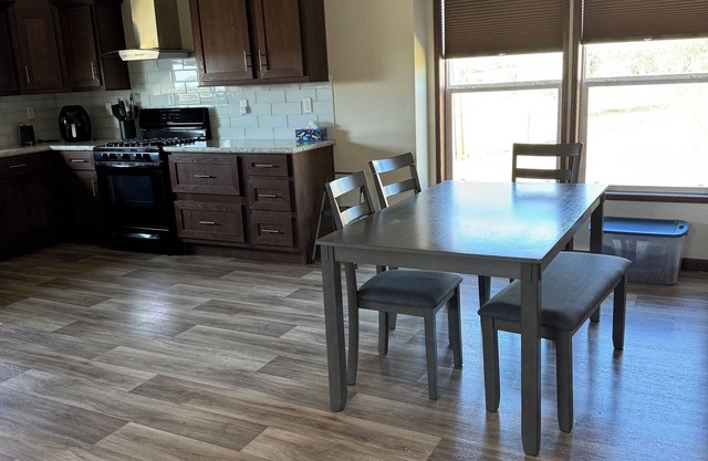 Charming 3-bedroom house with AC and WiFi in Box Elder.